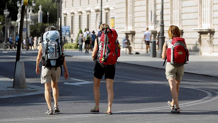 Telediario 1 - Competencia impugna las normas aprobadas para alquileres turísticos en Madrid, Bilbao y San Sebastián