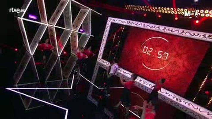 Pura magia - Gisell a ritmo de sus aros chinos