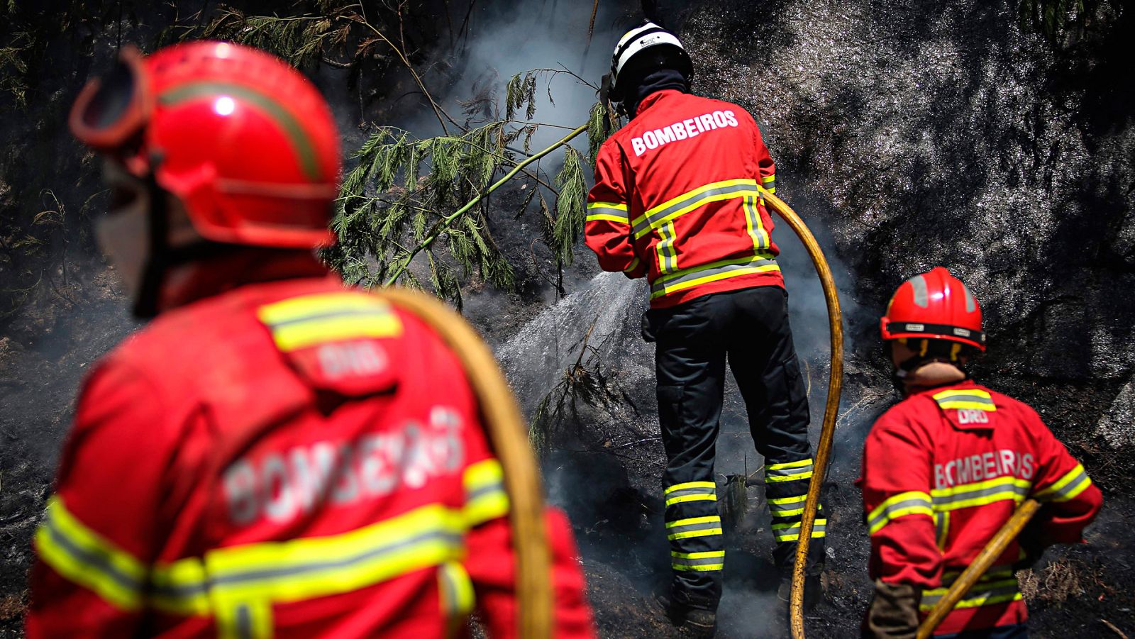 Las llamas siguen avanzando en el Algarve tras seis días de incendio