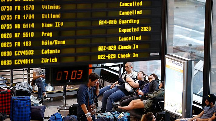 Telediario 1 - Ryanair cancela este viernes 83 vuelos con origen o destino en España