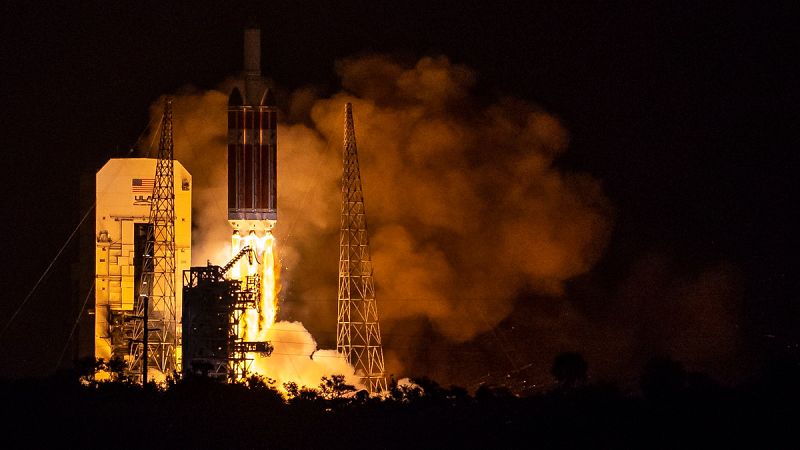 La NASA lanza la sonda Parker rumbo al Sol