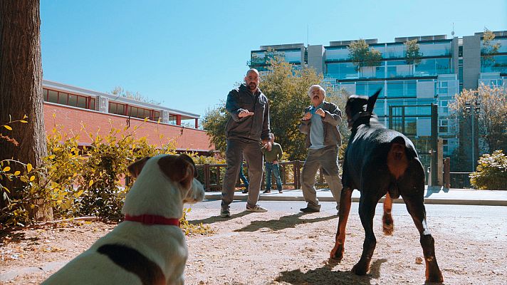 Sabuesos - Max consigue escapar de sus enemigos