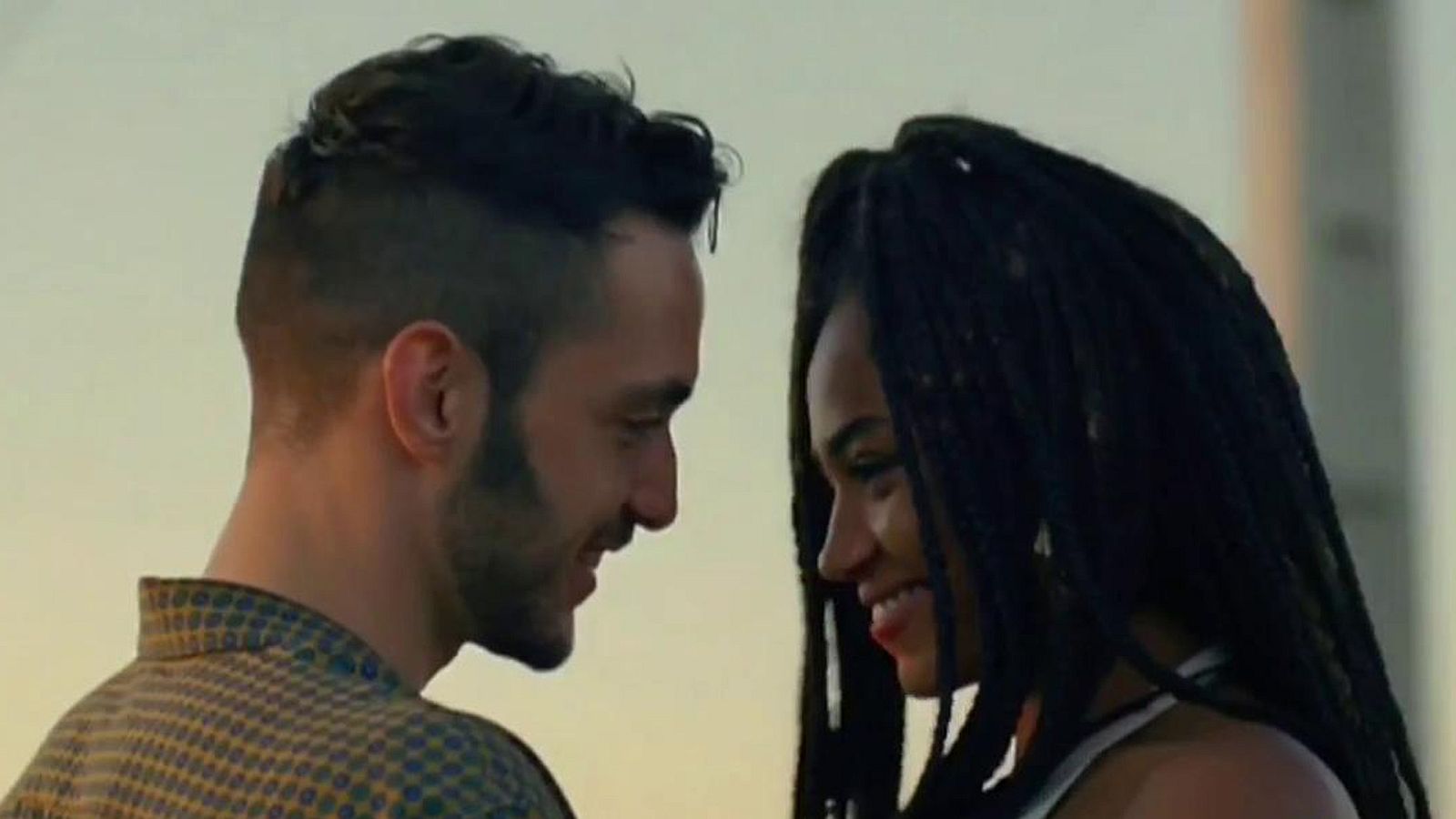 Corazón - Berta Vázquez y C. Tangana, juntos en Ibiza
