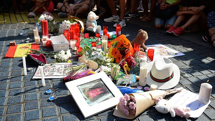 Telediario 1 - Las víctimas del atentado del 17A en Barcelona y Cambrills piden a los políticos que "no usen su dolor" tras un año en el olvido