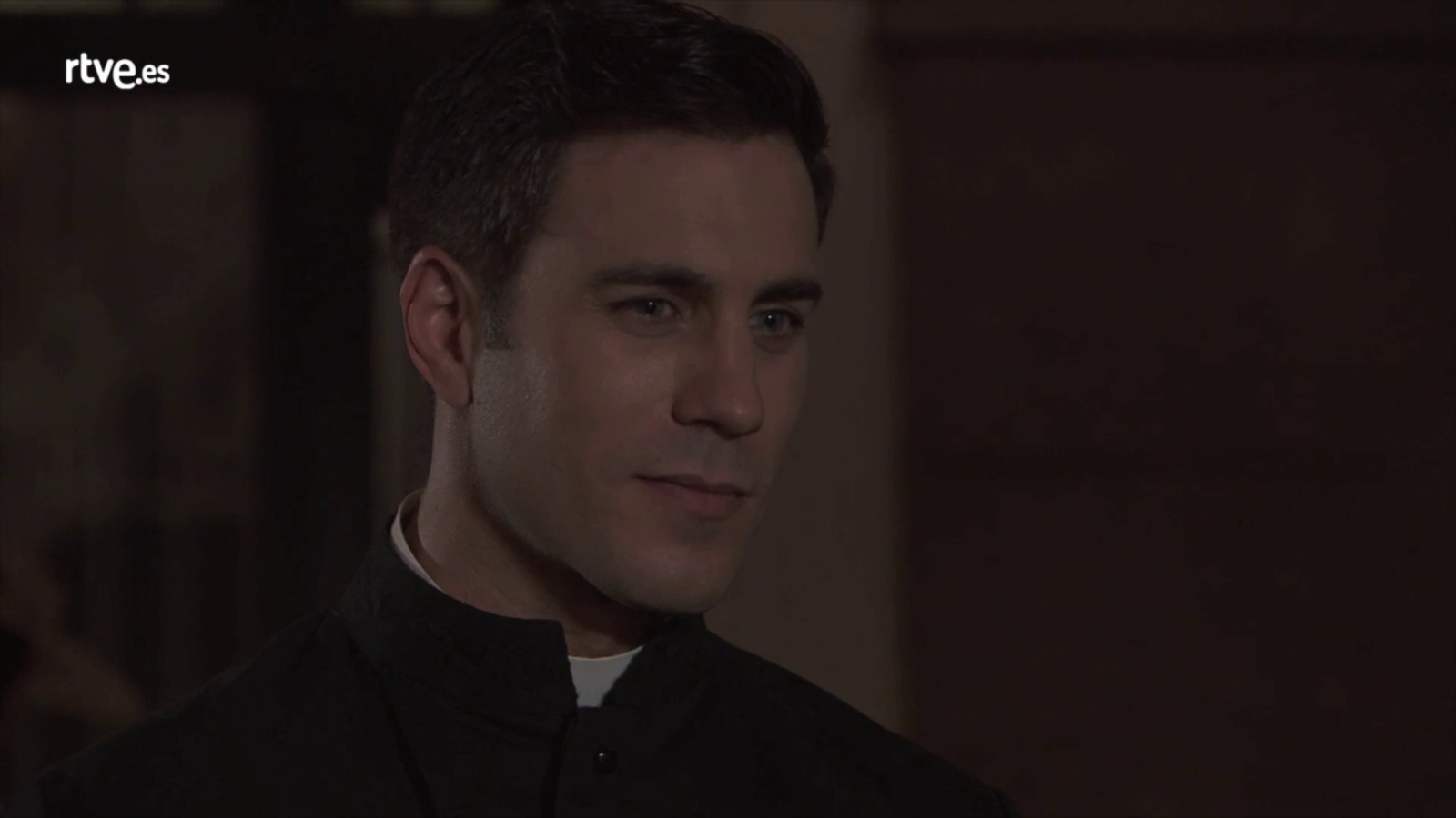 Acacias 38 - Telmo quiere investigar la misteriosa cruz de Lucía