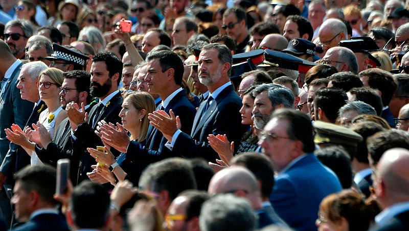 Barcelona recuerda a las vctimas en el primer aniversario de los atentados en Catalua