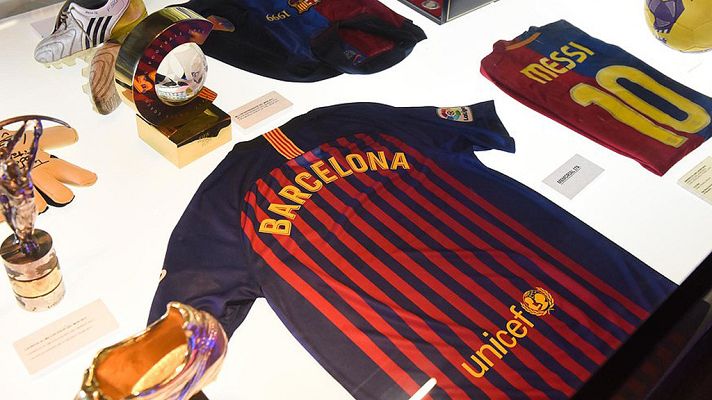 Telediario 1 - El FC Barcelona homenajea a las víctimas de los atentados