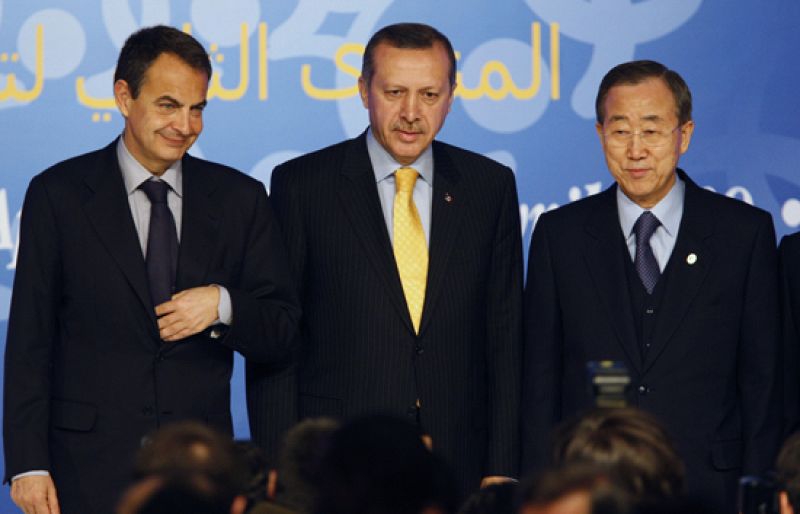 El presidente del Gobierno participa en Estambul en el segundo Foro de la Alianza de civilizaciones | Ver