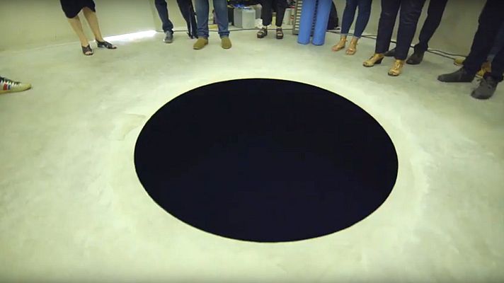 Informativo 24h - Un turista hospitalizado tras caer en una escultura en un museo de Oporto