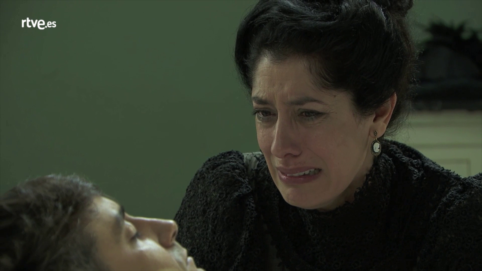 Acacias 38 - Rosina se derrumba minutos antes de la operación