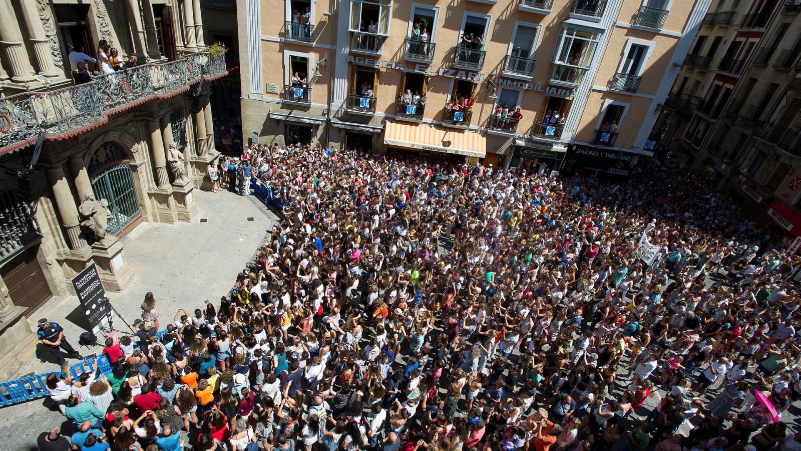 Amaia canta 'Tango de la repompa' en el 'Flamenco On Fire' de Pamplona