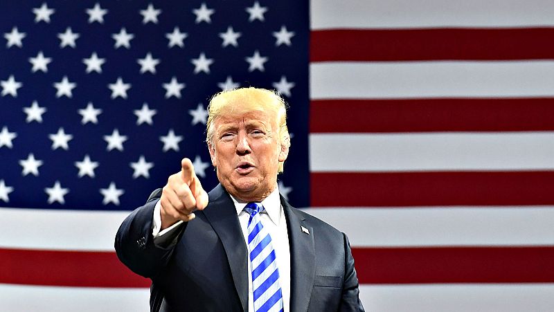 Trump defiende que el dinero para pagar por su silencio a dos mujeres era suyo