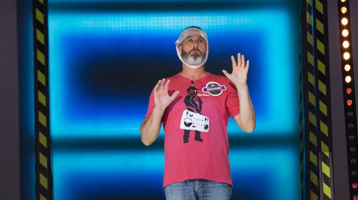 Crush - Crush - Richard, un enterrador para recoger los 'cadáveres'