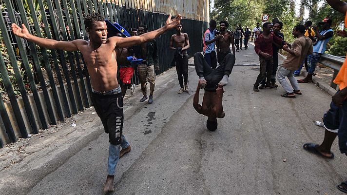 Telediario 1 - España devuelve a Marruecos a 116 migrantes