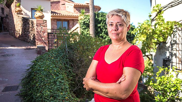 Telediario 1 - Una vecina de Vilafamés, Castellón, apercibida de una sanción de hasta 600.000 euros por ejercer como guía turístico sin carné profesional