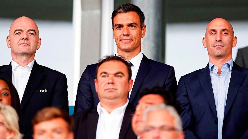 Pedro Sánchez muestra ante la selección sub-20 "el orgullo de todo el país"