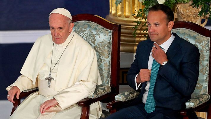 Telediario 1 - El papa visita Dublín, un viaje marcado por los abusos sexuales del clero irlandés a menores durante décadas