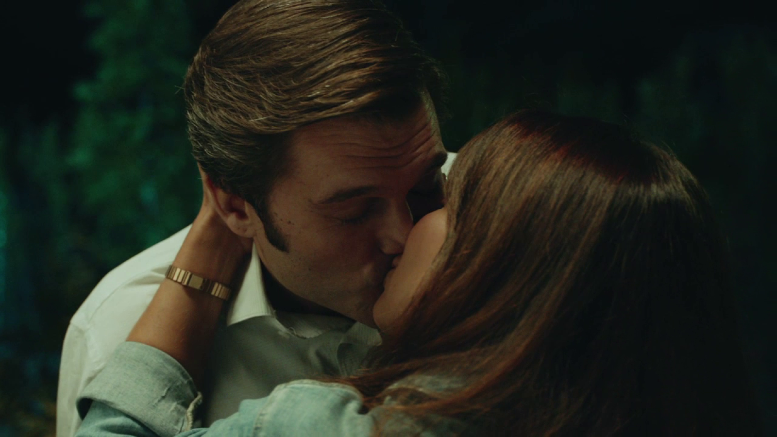 Sabuesos - Alberto y Paula se besan por primera vez