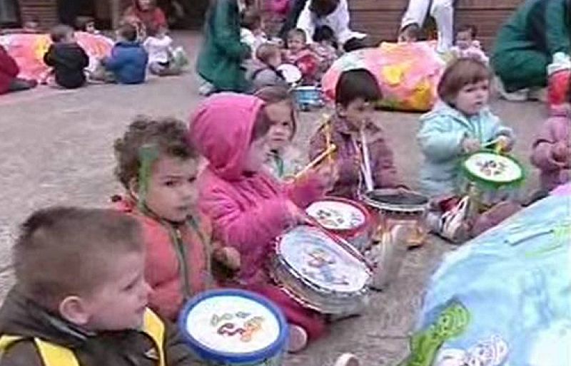 La vieja tradición de los tambores de la localidad turolense de Calanda, inmortalizada por su personalidad más conocida, Luis Buñuel, sigue presente en cada hogar del pueblo y reviven en cada Semana Santa.