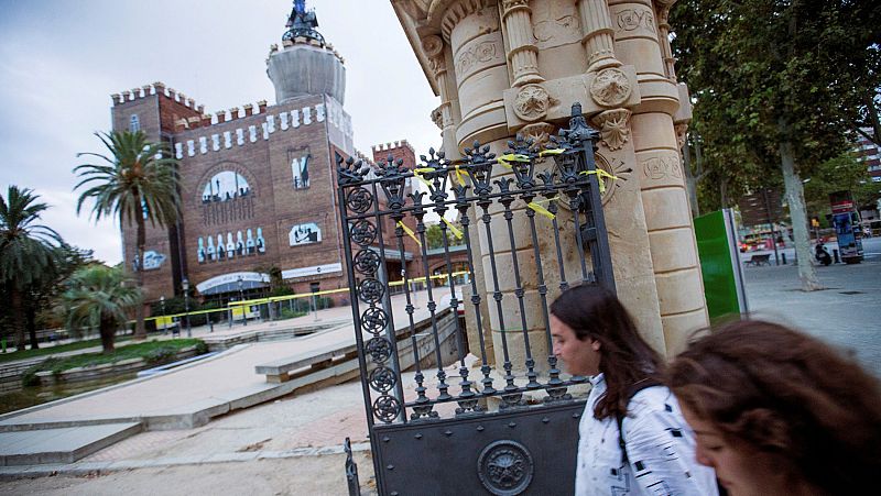 Detenido el presunto agresor de la mujer que retiraba lazos amarillos en Barcelona por un delito de odio y lesiones