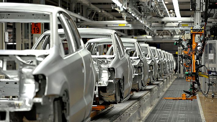 Telediario 1 - La planta de Volkswagen en Navarra pacta un expediente temporal de regulación de empleo de ocho días