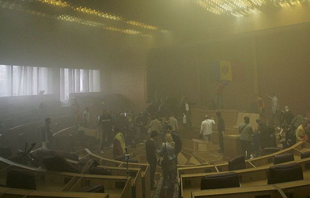  - Asalto al Parlamento de Moldavia
