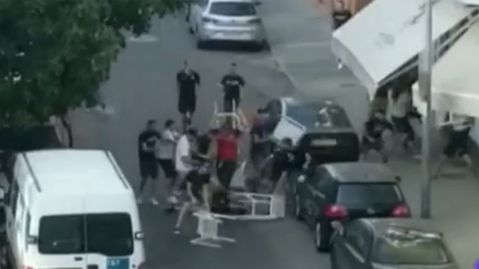 Un grupo de ultras provoca altercados antes del Sevilla - Sigma Olomuc | Ver