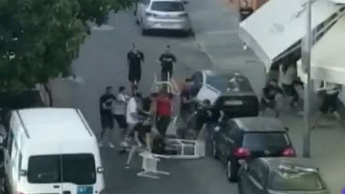 Telediario 1 - Un grupo de ultras provoca altercados antes del Sevilla - Sigma Olomuc