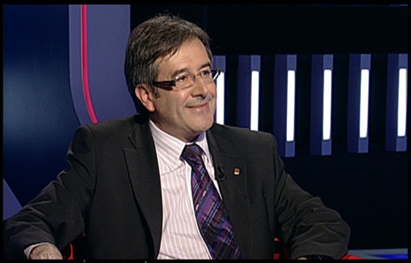 Jordi Ausàs, conseller de Governació i Administracions Públiques, i sis alcaldes catalans | Veure