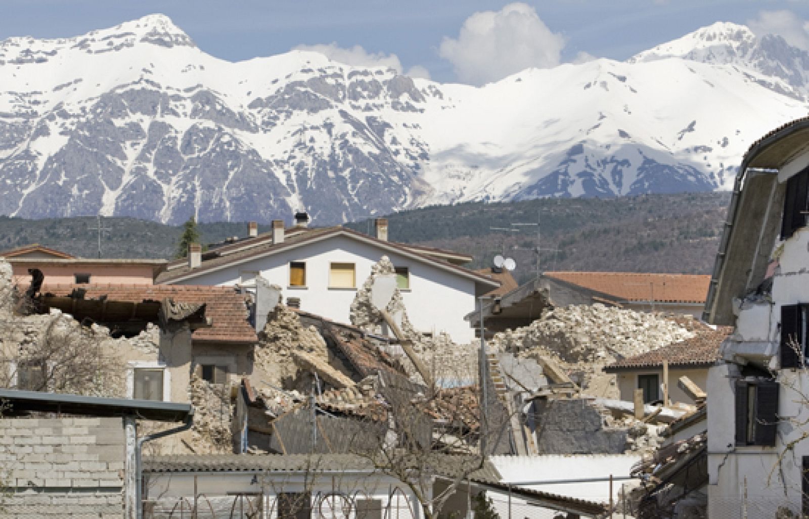 Continúan las réplicas y las operaciones de rescate en Italia | Ver