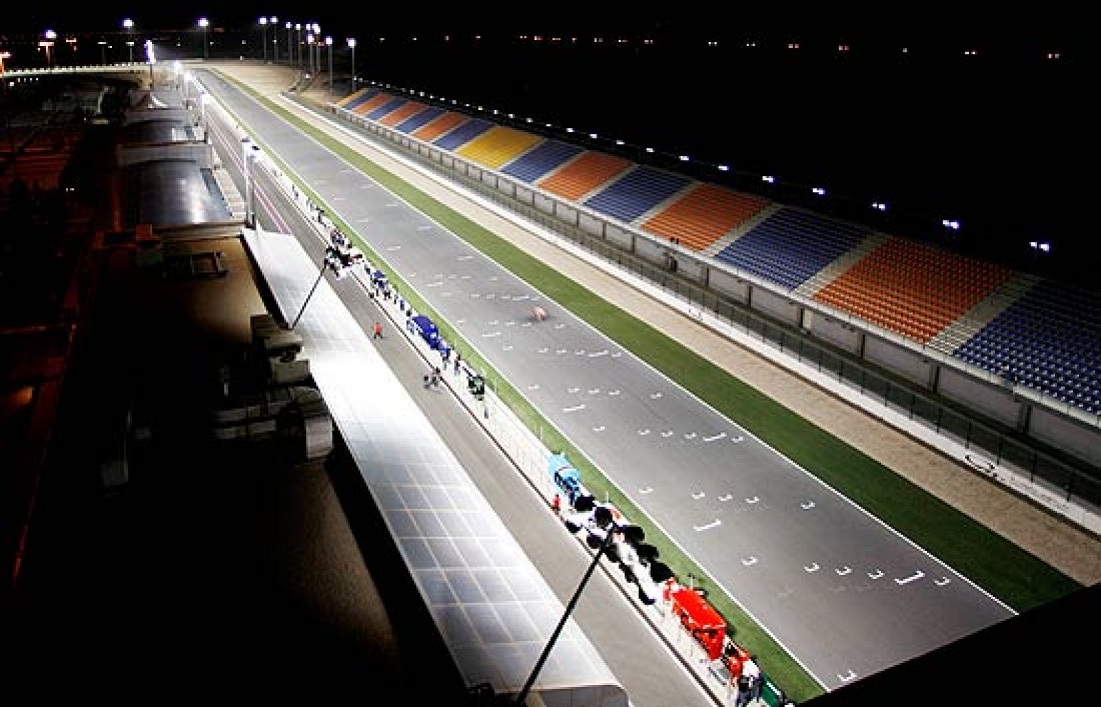 El circuito de Losail acoge la primera prueba de un Mundial más igualado debido a la crisis