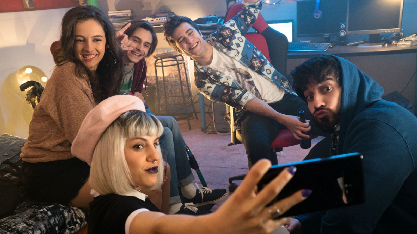 Playz - Bajo la red - Mira ya el tráiler oficial de 'Bajo la red'