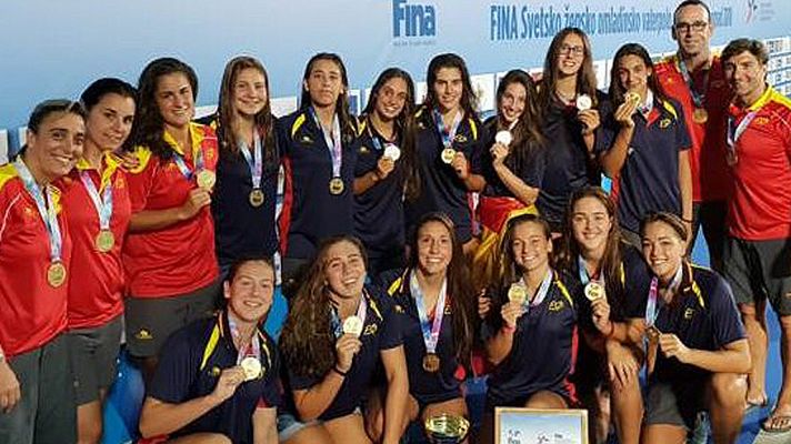 Telediario 1 - Las campeonas del mundo de waterpolo juvenil ya están en España