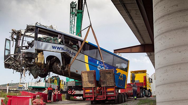 Telediario 1 - La investigación del accidente de autobús en Avilés apunta a un desvanecimiento del conductor
