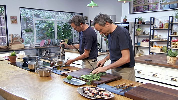Torres en la cocina - Tallarines de remolacha. Dorada con tomate