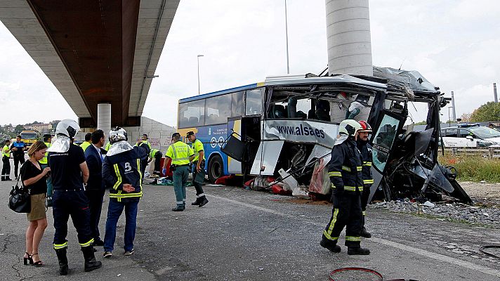 Telediario 1 - La Guardia Civil no descarta ninguna hipótesis en la investigación del accidente de Avilés