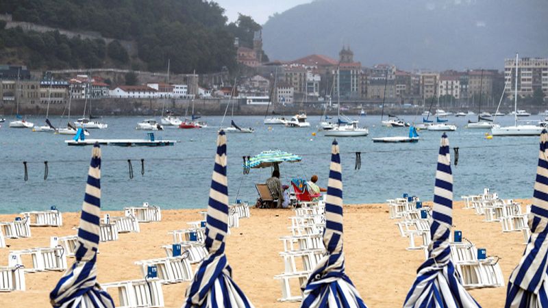 Probables chubascos y tormentas fuertes o muy fuertes en el tercio norte peninsular. Intervalos de viento fuerte en el litoral noroeste de Galicia, y en las islas occidentales de Canarias