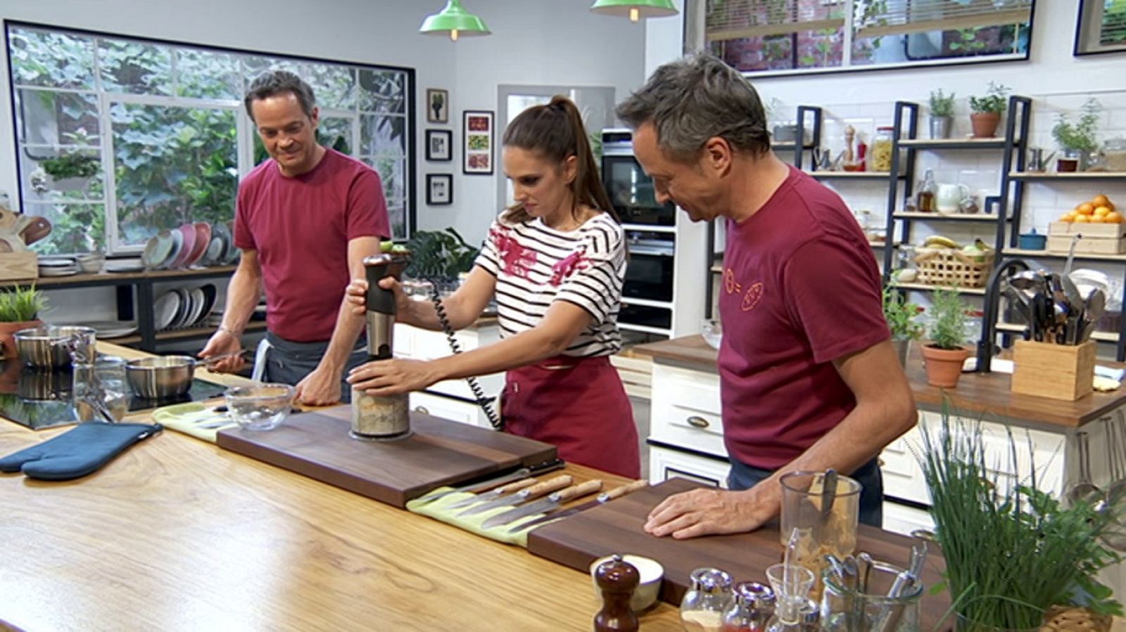 Torres en la cocina - San Jacobos de brócoli. Tarta de manzana - ver ahora