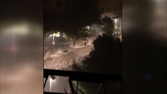 Telediario 1 - Una fuerte tormenta deja más de 80 litros por metro cuadrado en Barcelona
