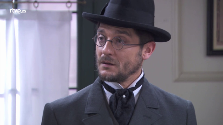 Acacias 38 - Higinio, descubierto por Íñigo delante de todos los vecinos