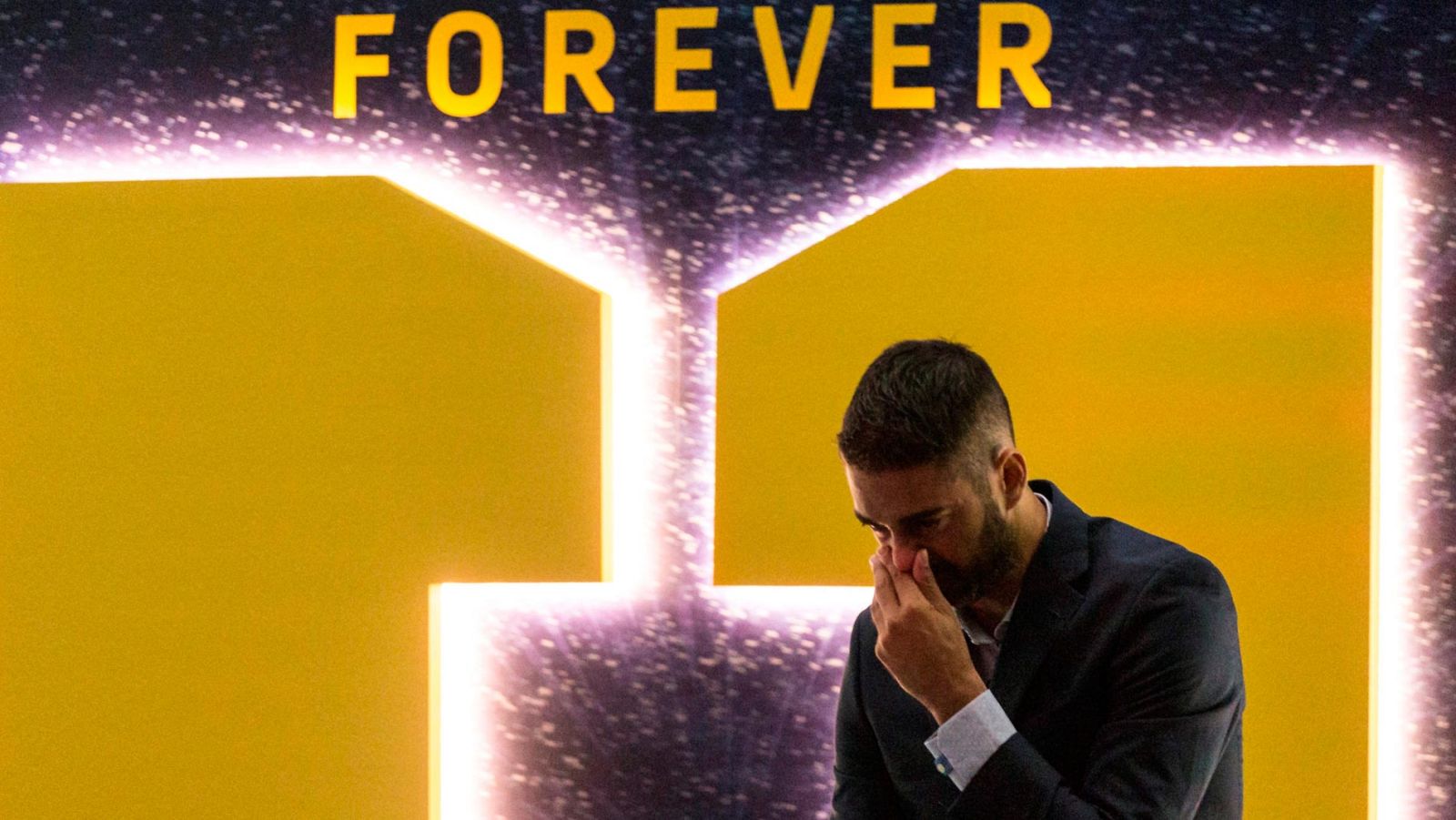 Las lágrimas de 'La Bomba' Navarro en su despedida - Baloncesto en RTVE | Ver