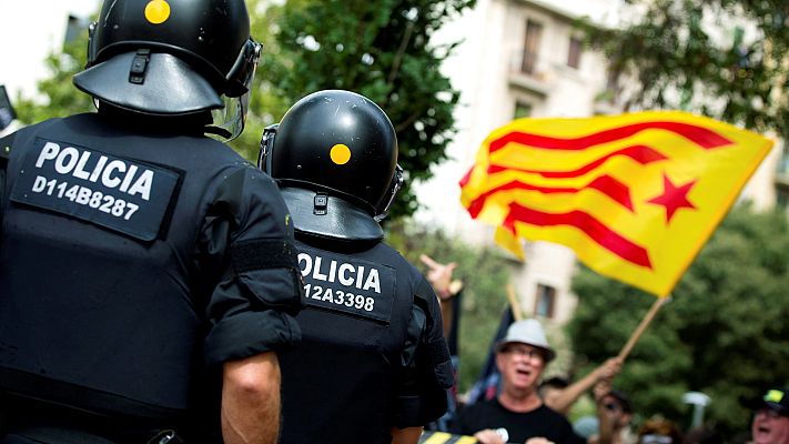 Telediario 1 - Los actos institucionales de la Diada arrancan con una controvertida marcha con antorchas