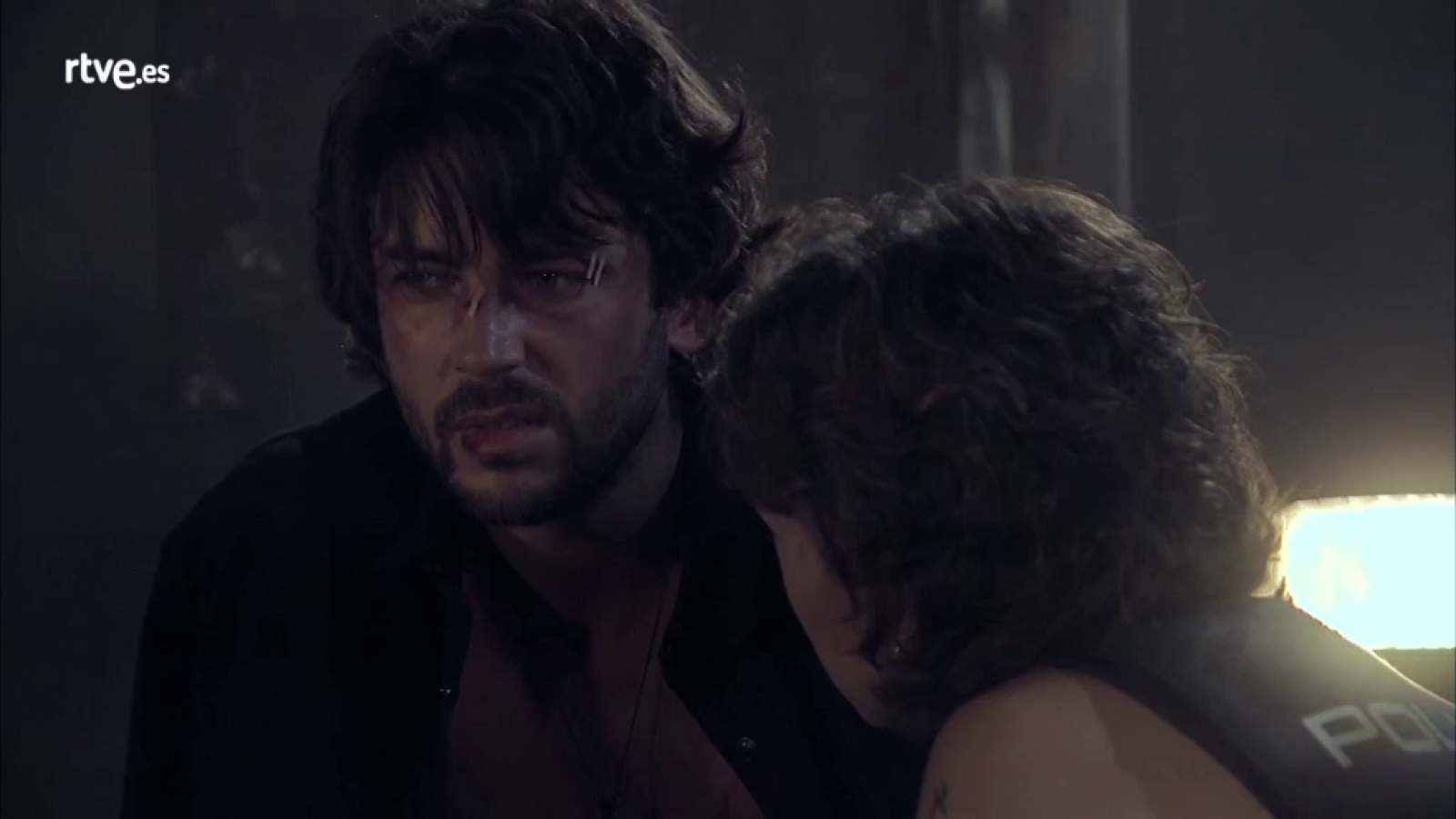 Servir y proteger - Alicia intenta animar a Iker después de lo ocurrido