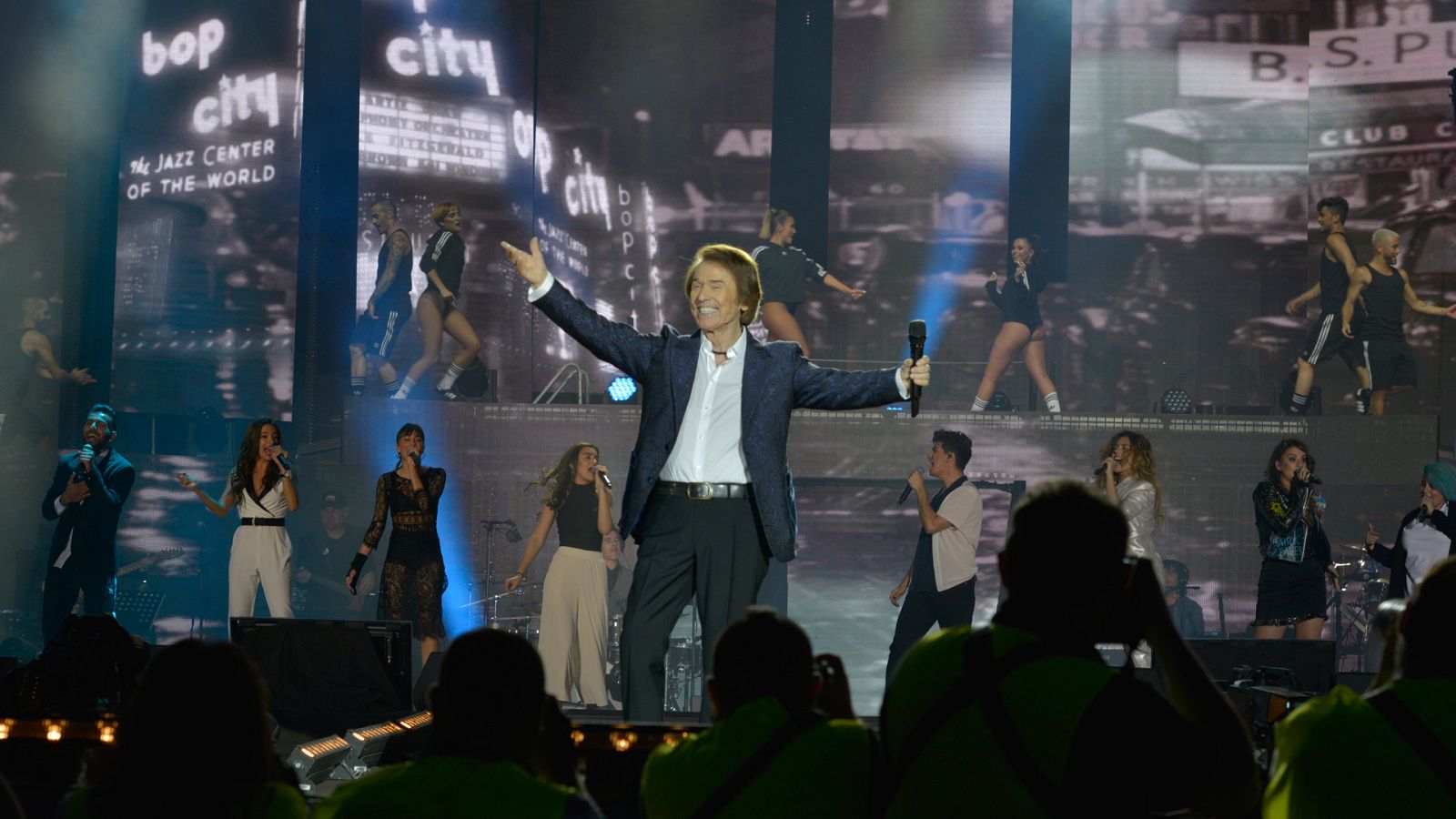 OT Bernabéu - Raphael canta con OT 2017 'Mi gran noche'