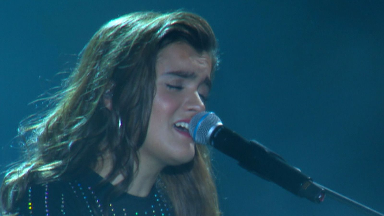 OT Bernabéu - Amaia canta 'Miedo'