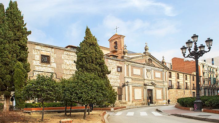 Si las piedras hablaran - Las descalzas reales. Con los ojos cerrados