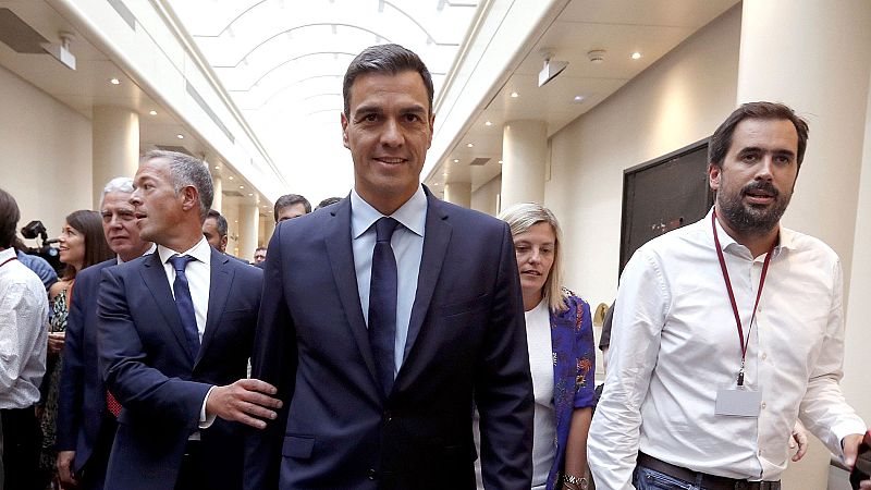 Sánchez confirma a Montón: "Va a seguir haciendo un extraordinario trabajo"