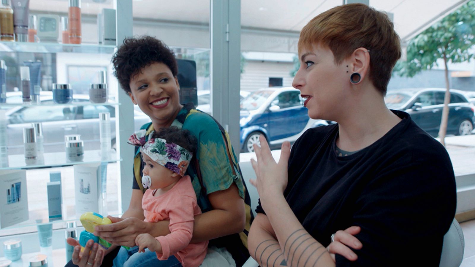 Mamás y papás a la vista - Rhoda y Claudia - Laura y Marco - Teresa y Héctor - ver ahora