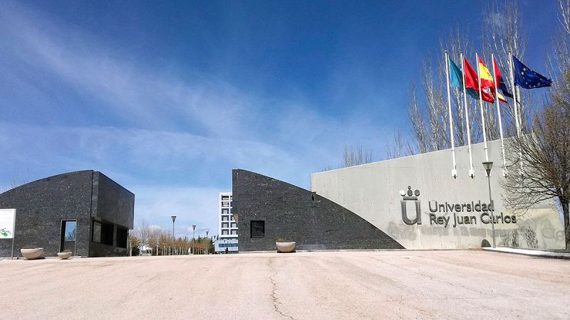 Los universitarios lamentan que la Rey Juan Carlos esté bajo sospecha por los másters de los políticos