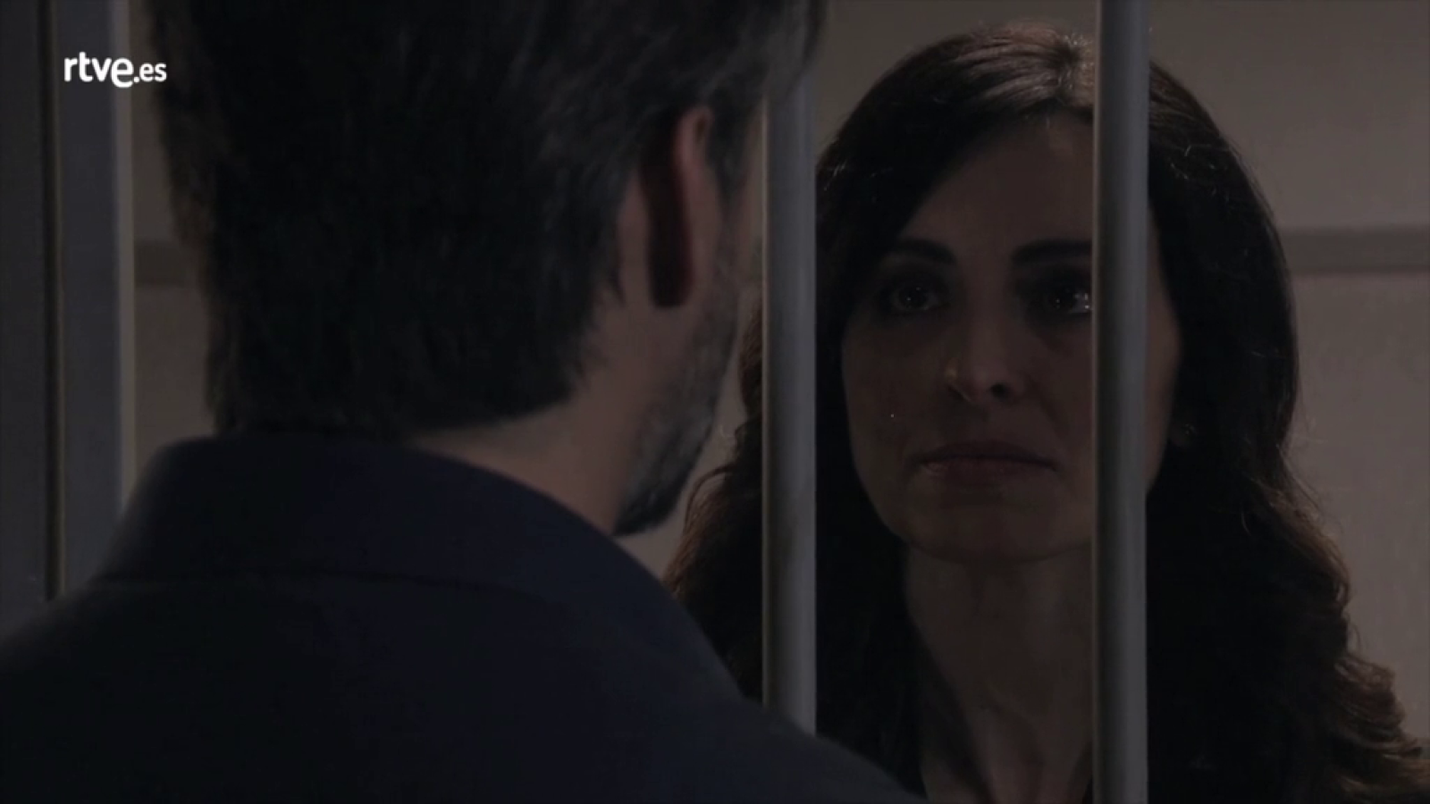 Servir y proteger - Sofía: "Ahora soy libre y tengo todo tu dinero"